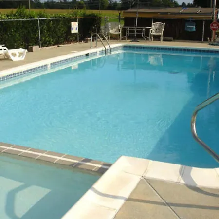 The Whispering Pines Motel- Whitestone 