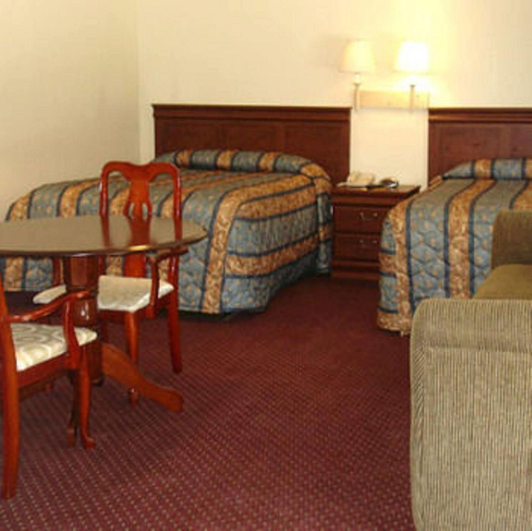 The Whispering Pines Motel- Whitestone 2*