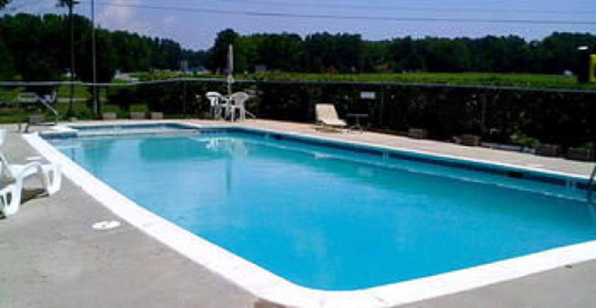 The Whispering Pines Motel- Whitestone 2*
