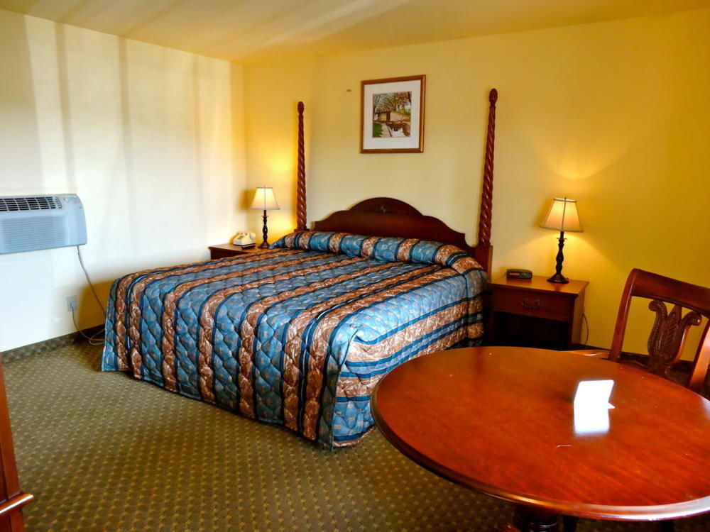 The Whispering Pines Motel- Whitestone Motel White Stone